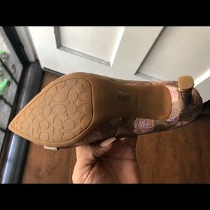 coach waverly signature buckle pumps